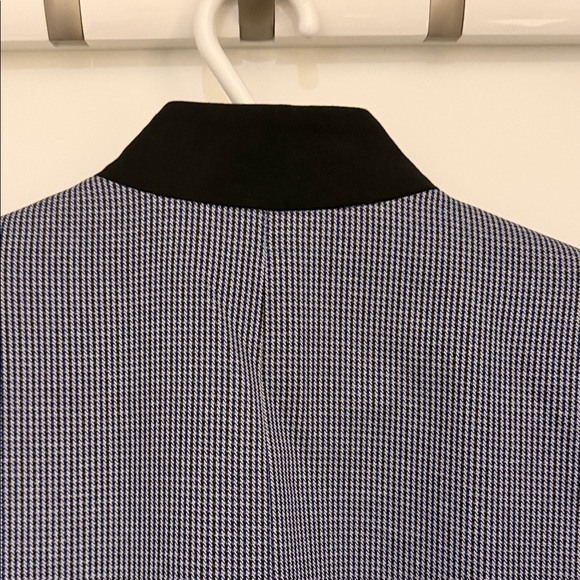 Women's Tahari Blue and White Houndstooth Jacket - Picture 9 of 10